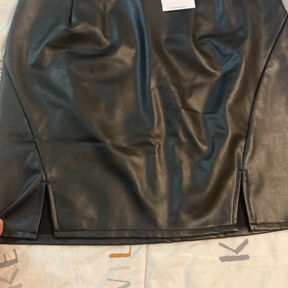 Akita Faux Leather Skirt - Picture 2 of 3
